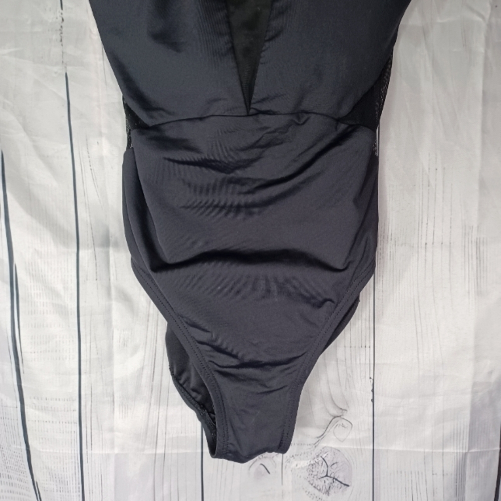 La Blanca Island Goddess Minimalist Black One-Piece Swimsuit - Picture 9 of 9